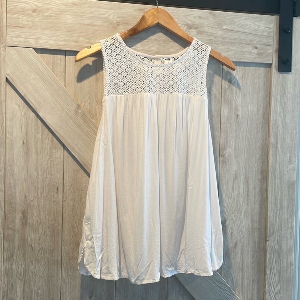 Old navy white tank. Size medium.